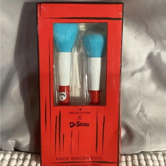 I Heart Revolution Dr Seuss Thing 1 & 2 Makeup Face Brush Duo 2pc Set NEW - Picture 8 of 9